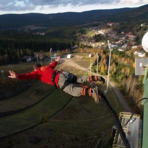 Bungee jumping z věže