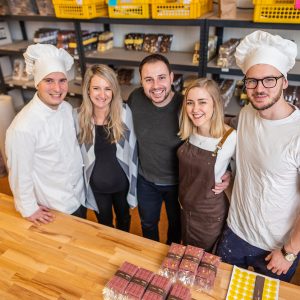 Domácí degustace čokolády s čokoládovnou Janek + krabice čokolád, pralinek a oříškového krému