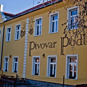 Domácí degustace piva s pivovarem Podlesí: Pivní speciály "pro ni a pro něj" + bedna 6 druhů piva