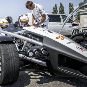 Jízda v Ariel Atom na okruhu
