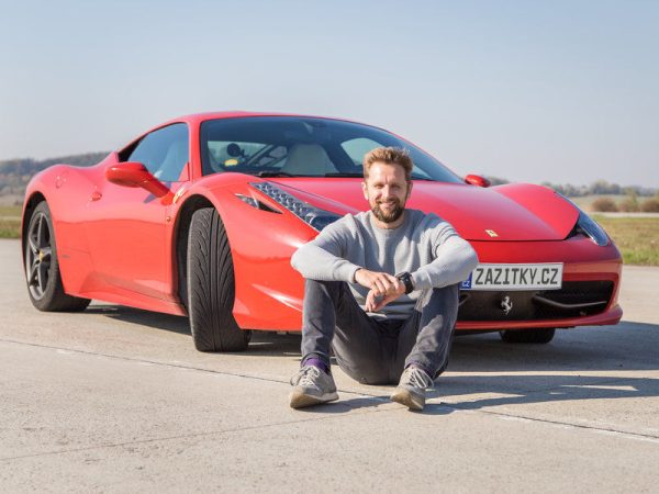 Jízda ve Ferrari 458 Italia + sprint na letišti