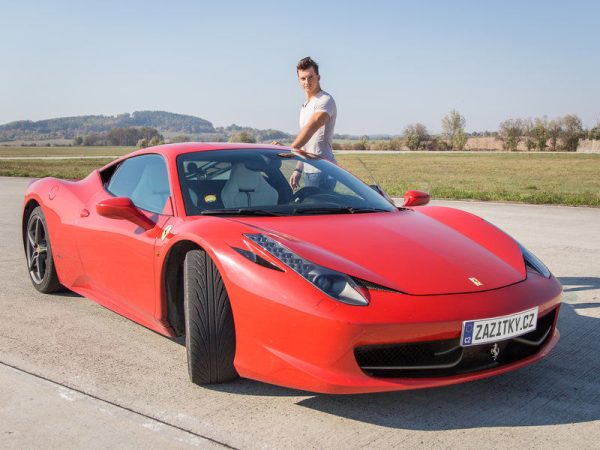 Jízda ve Ferrari 458 Italia + sprint na letišti - Obrázek 3
