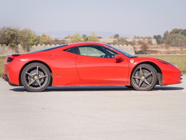 Jízda ve Ferrari 458 Italia + sprint na letišti - Obrázek 2