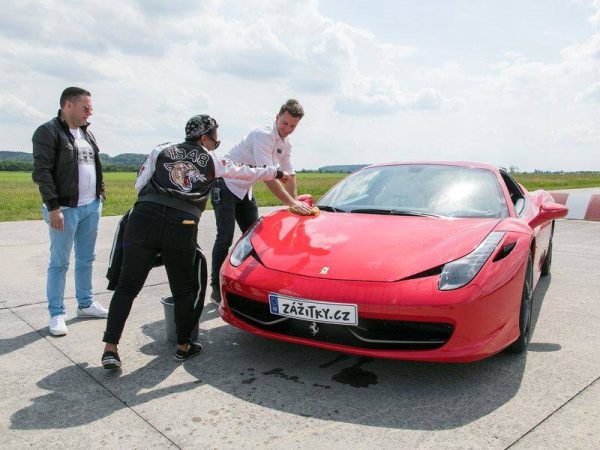 Jízda ve Ferrari 458 Italia - Obrázek 4