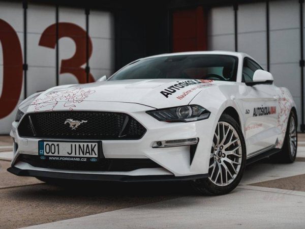 Kondiční jízdy ve Fordu Mustang