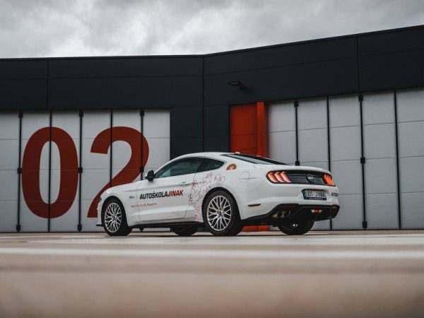 Kondiční jízdy ve Fordu Mustang - Obrázek 4
