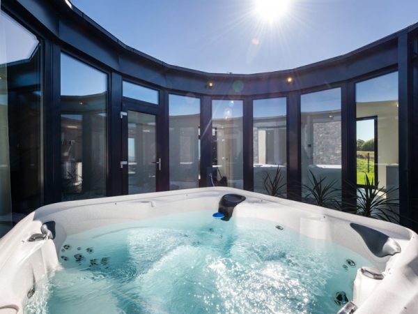 Moderní funkcionalistická vila se soukromým wellness jen pro vás